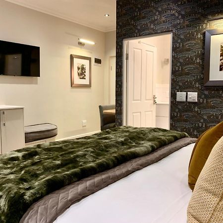 Alluvia Boutique Winery & Luxury Accommodation Stellenbosch Phòng bức ảnh A bedroom at the hotel