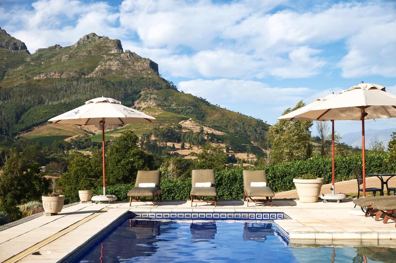 Alluvia Boutique Winery & Luxury Accommodation Stellenbosch Ngoại thất bức ảnh The swimming pool at the hotel