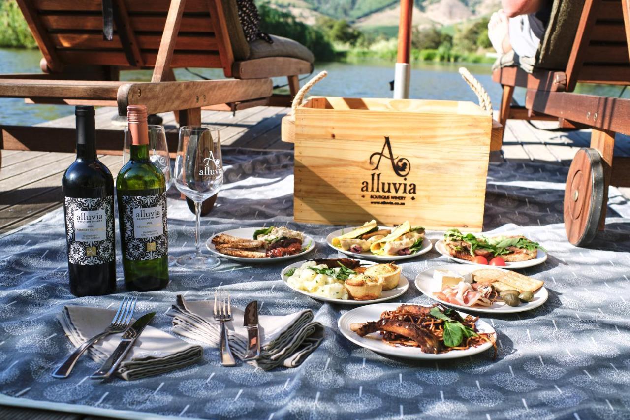 Alluvia Boutique Winery & Luxury Accommodation Stellenbosch Ngoại thất bức ảnh Picnic at the winery