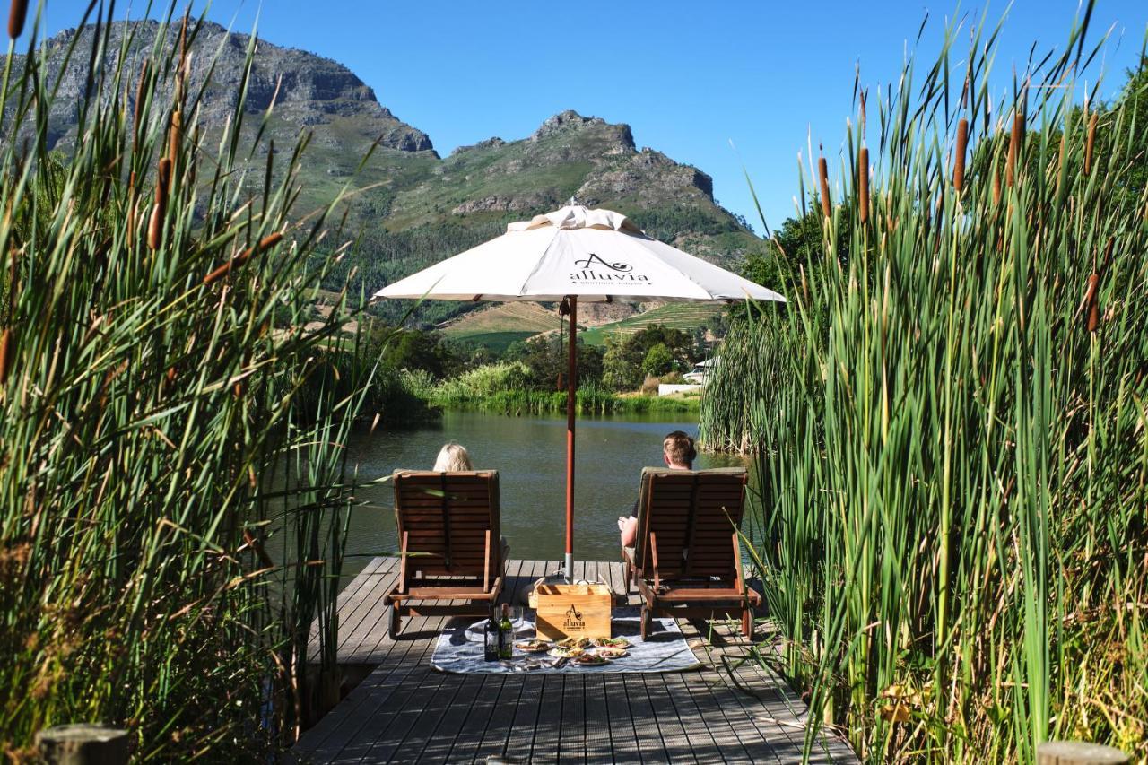 Alluvia Boutique Winery & Luxury Accommodation Stellenbosch Ngoại thất bức ảnh The deck at the restaurant