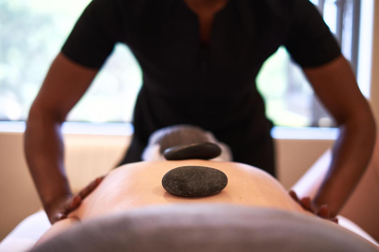 Alluvia Boutique Winery & Luxury Accommodation Stellenbosch Ngoại thất bức ảnh Hot stone massage
