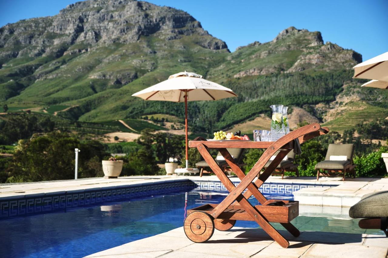 Alluvia Boutique Winery & Luxury Accommodation Stellenbosch Ngoại thất bức ảnh A poolside bar cart