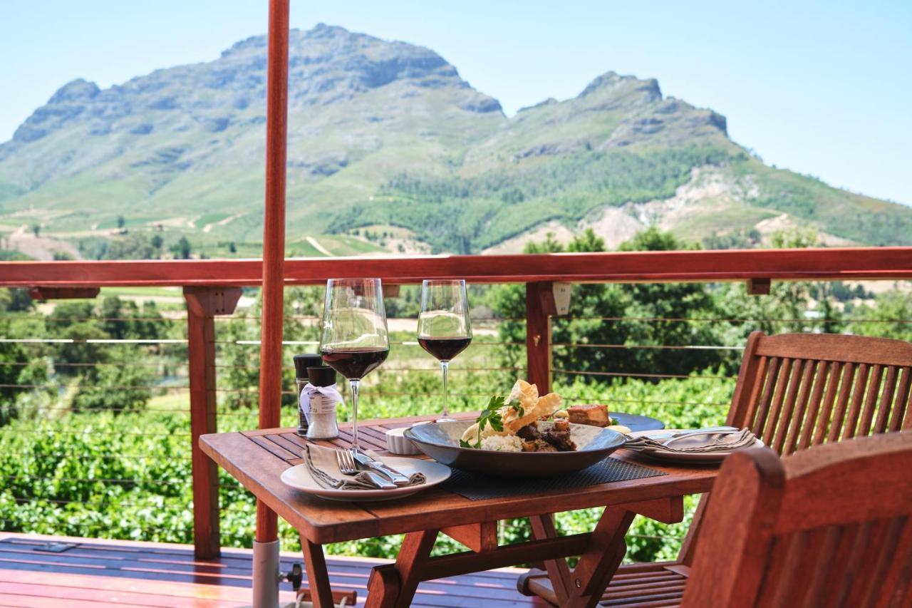 Alluvia Boutique Winery & Luxury Accommodation Stellenbosch Ngoại thất bức ảnh Wine tasting at a South African winery