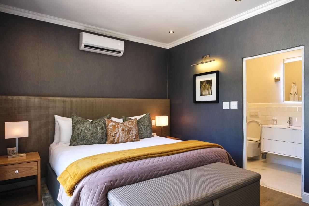 Alluvia Boutique Winery & Luxury Accommodation Stellenbosch Ngoại thất bức ảnh A bedroom at the Cape Heritage