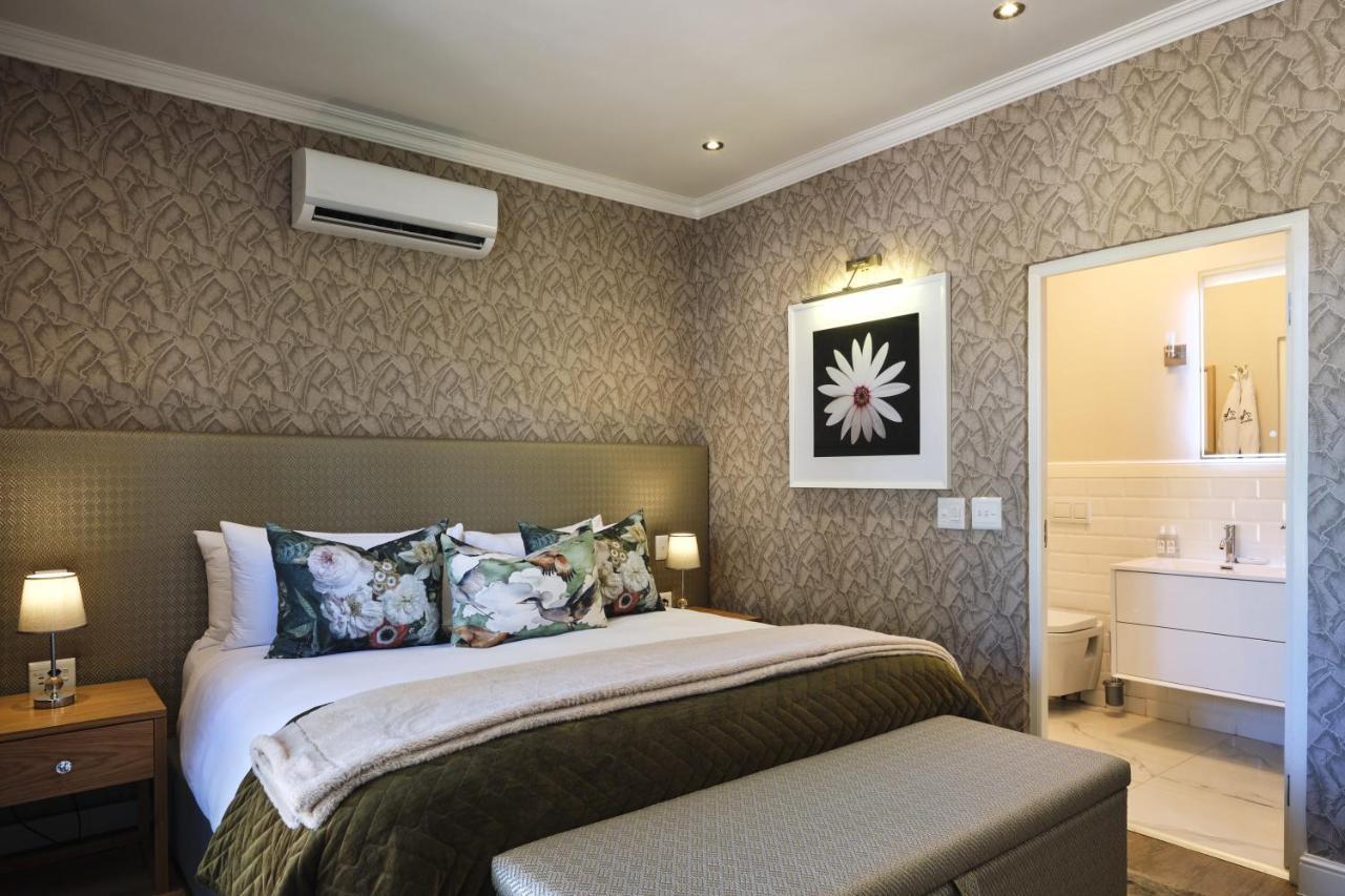 Alluvia Boutique Winery & Luxury Accommodation Stellenbosch Ngoại thất bức ảnh A bedroom at the Cape Heritage