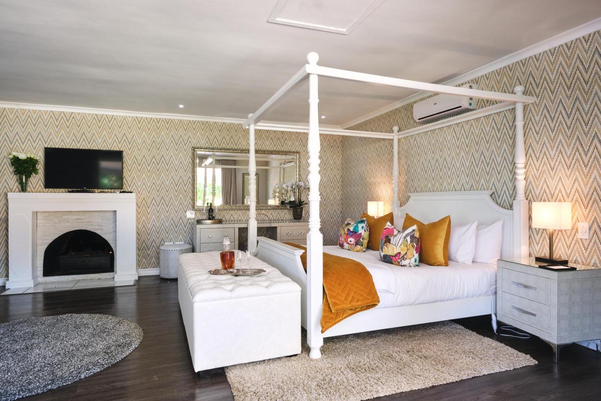 Alluvia Boutique Winery & Luxury Accommodation Stellenbosch Phòng bức ảnh A bedroom at the Cape Heritage